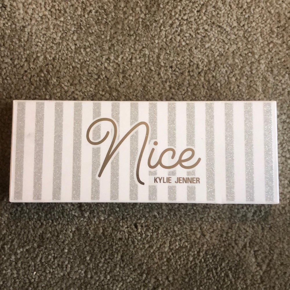 KYLIE JENNER nice Christmas palette NEVER USED